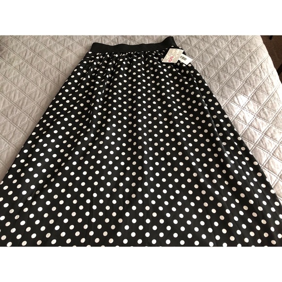LuLaRoe Dresses & Skirts - Lularoe Polka Dot Lucy Skirt