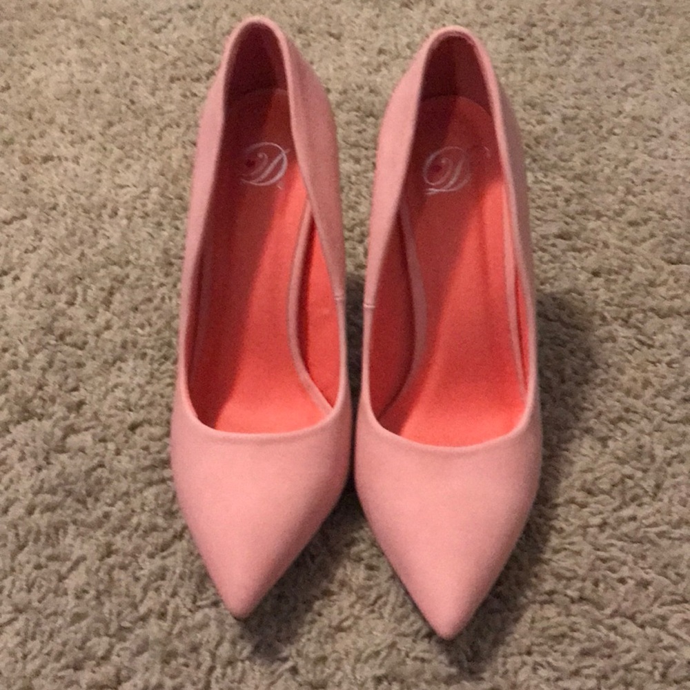 Pink pointed heels