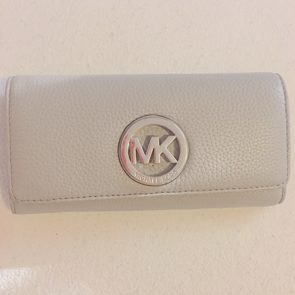 Michael Kors Pearl Grey Wallet