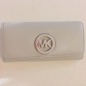 Michael Kors Pearl Grey Wallet