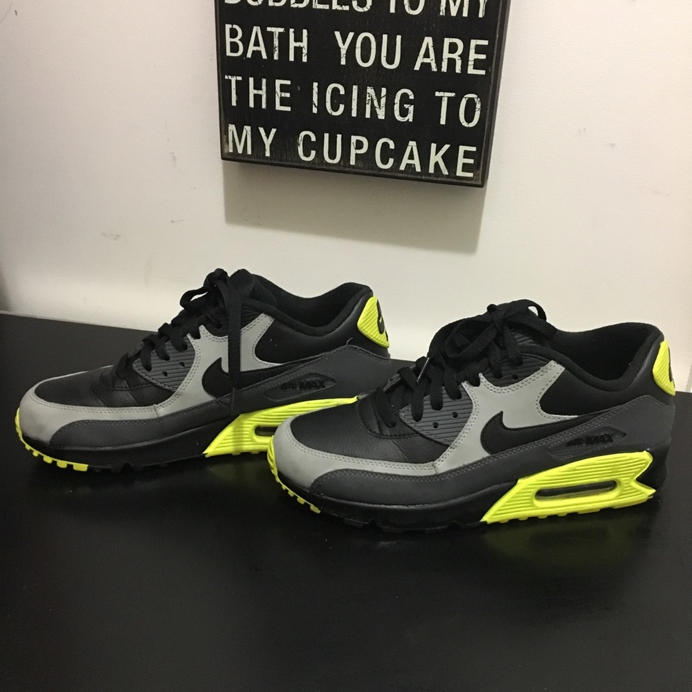 NIKE AIR MAX 90 Men’s Size 8 - Black and Green