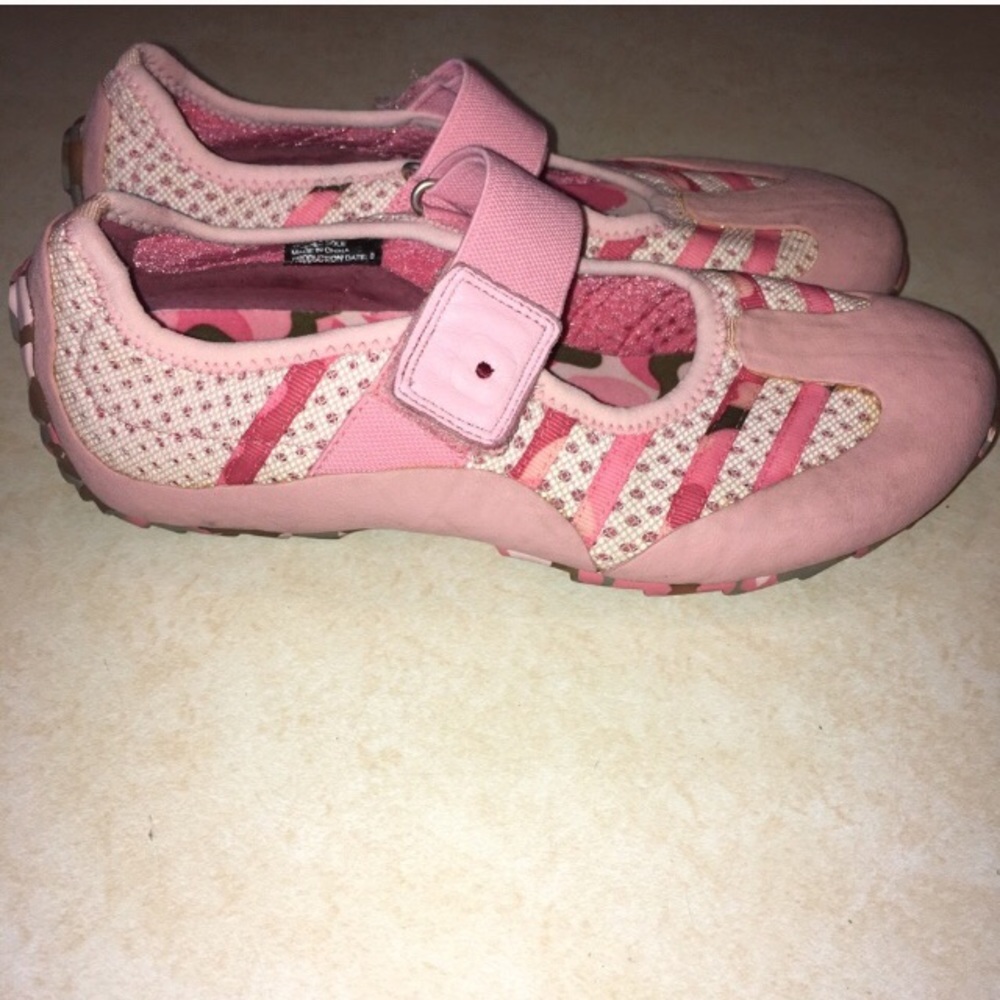 🌻👣Tsubo sz7 pinkcamo adorable rugged comf shoe🌻