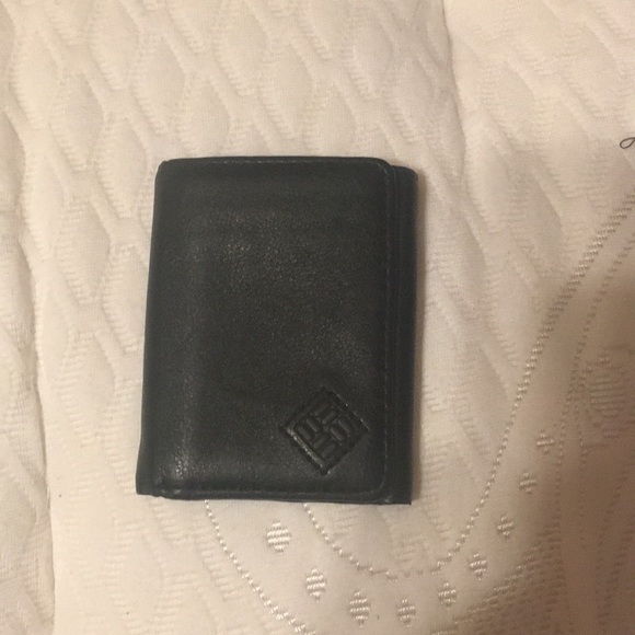 Mens Columbia black wallet - Picture 1 of 3
