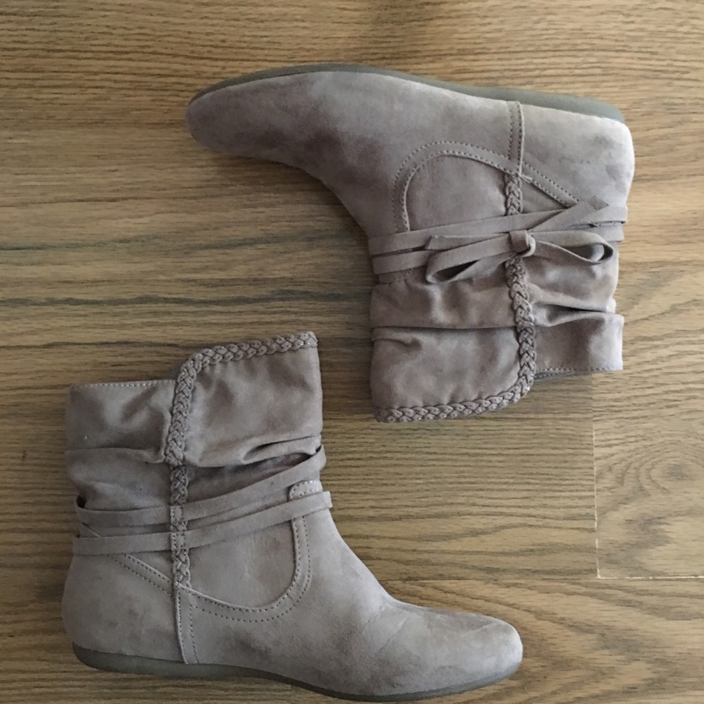 Report booties