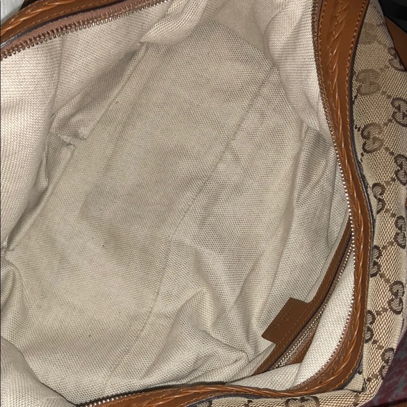 🛑SOLD🛑 Gucci Handbag with Crossbody Strap - Picture 3 of 8