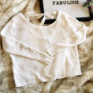 Stunning white cropped sweater!