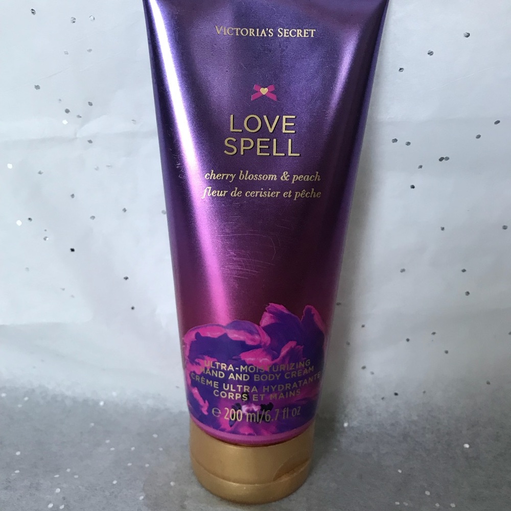 Victoria’s Secret lotion Love Spell .NEW