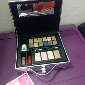 Makeup kit