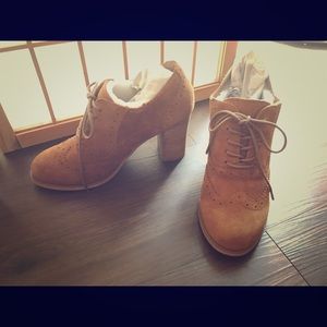 NEW Steve Madden Cognac Omyra Pump