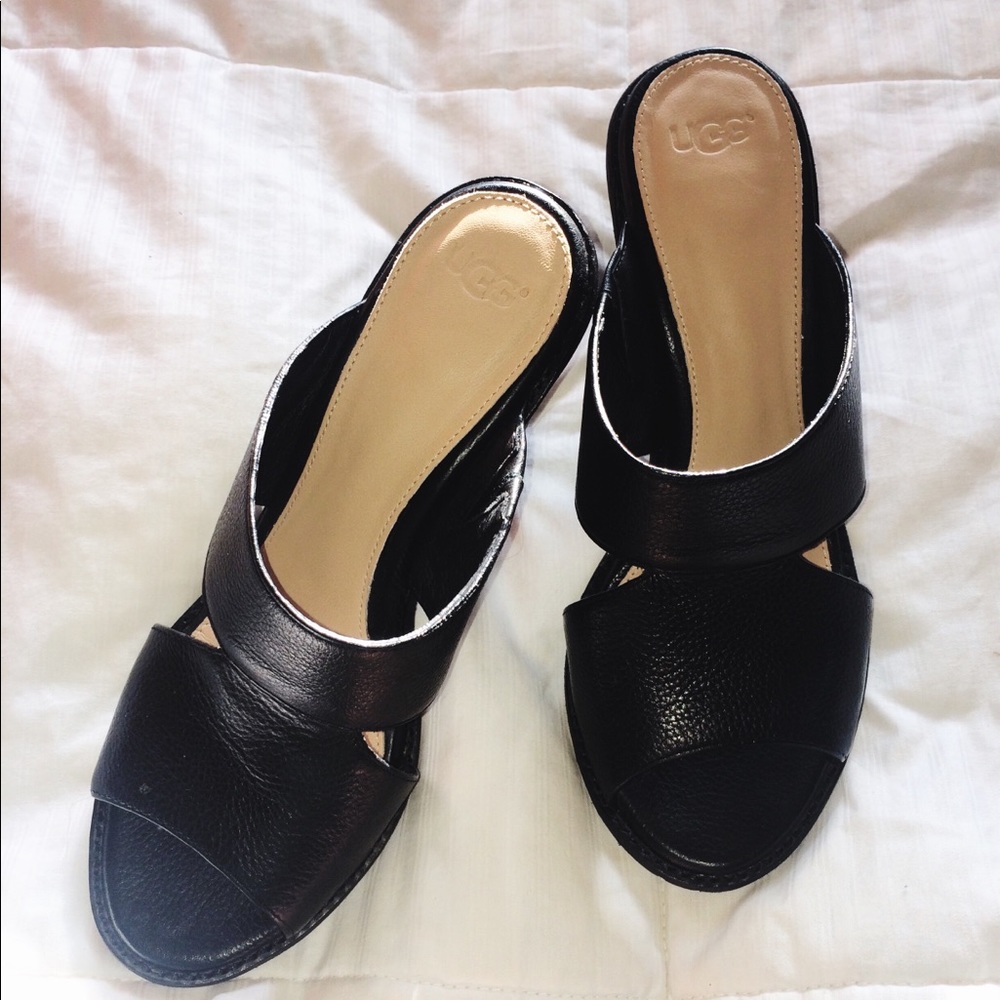 Comfortable UGG heals!