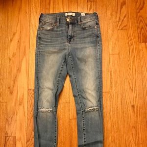 Madewell highrise distressed skinny jeans. Size 25