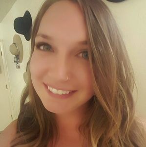 Meet your Posher, Karine