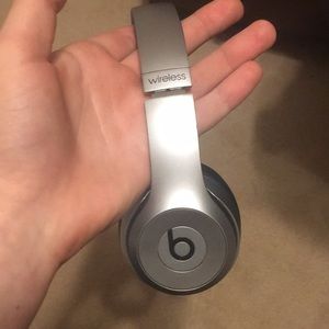 Beats solo 2 wireless