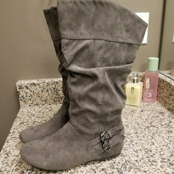 Shoes - Brand NEW Gray flat boots (NWOT)