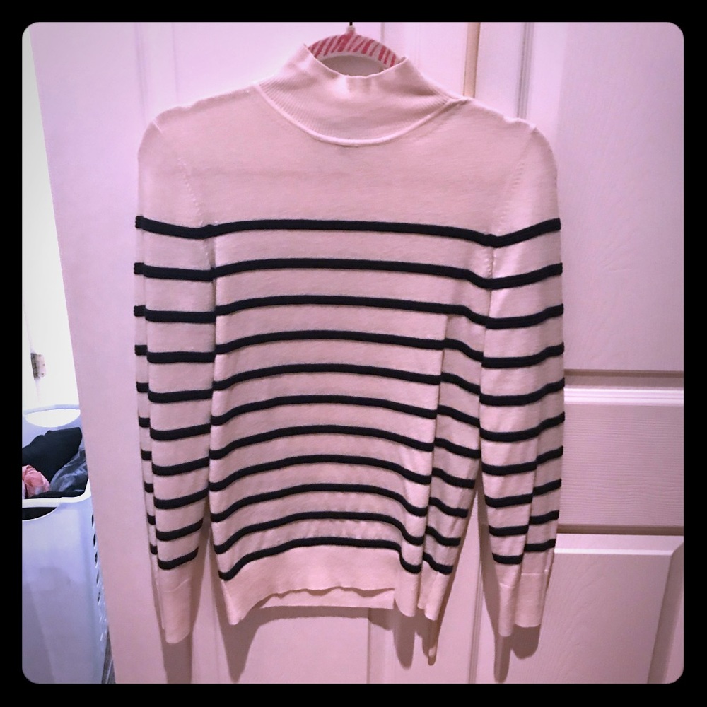 Banana Republican cream and navy turtleneck