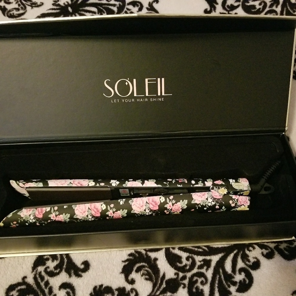 Brand new Soleil Flat iron w/lifetime warranty