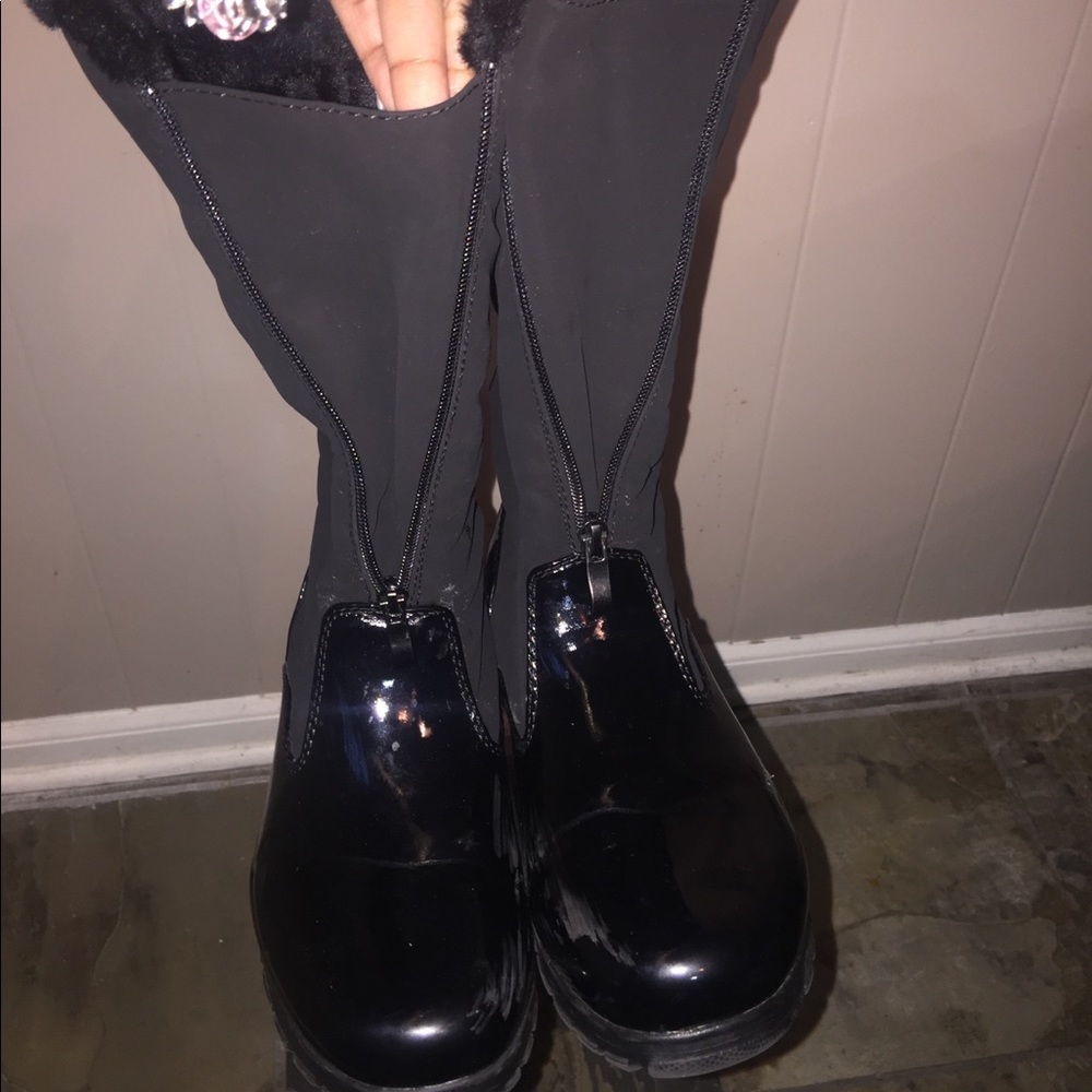 Snow boots