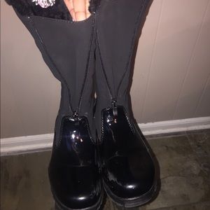 Snow boots