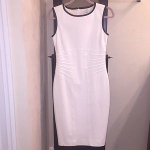 white and black crew-neck sleeveless fitted dress