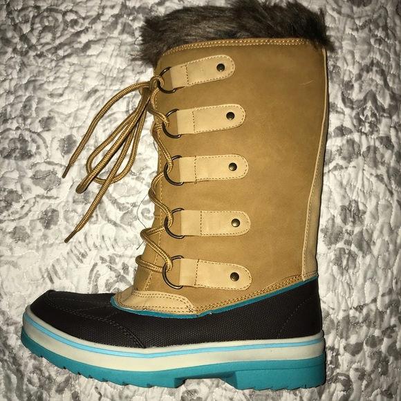Charlotte Russe Snow Boot - Size 6 - Picture 1 of 2