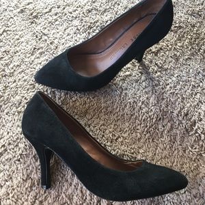 Chinese Laundry Black Suede Pointy Toe Pump