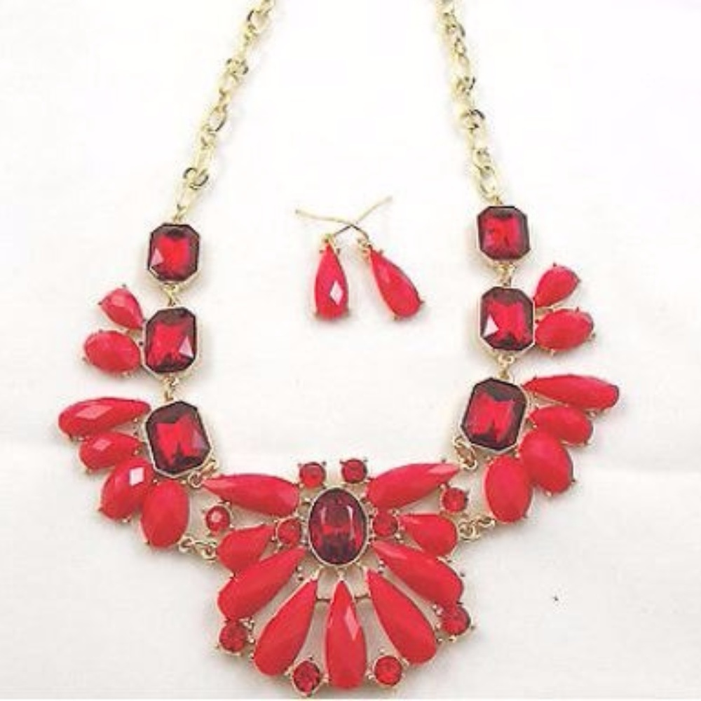 NWOT Red Necklace Set