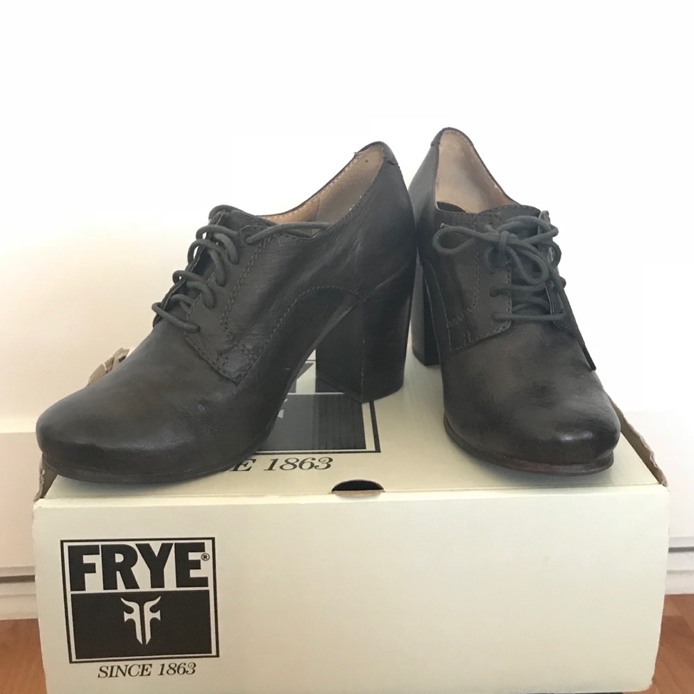 Frye Carson Heel Oxford