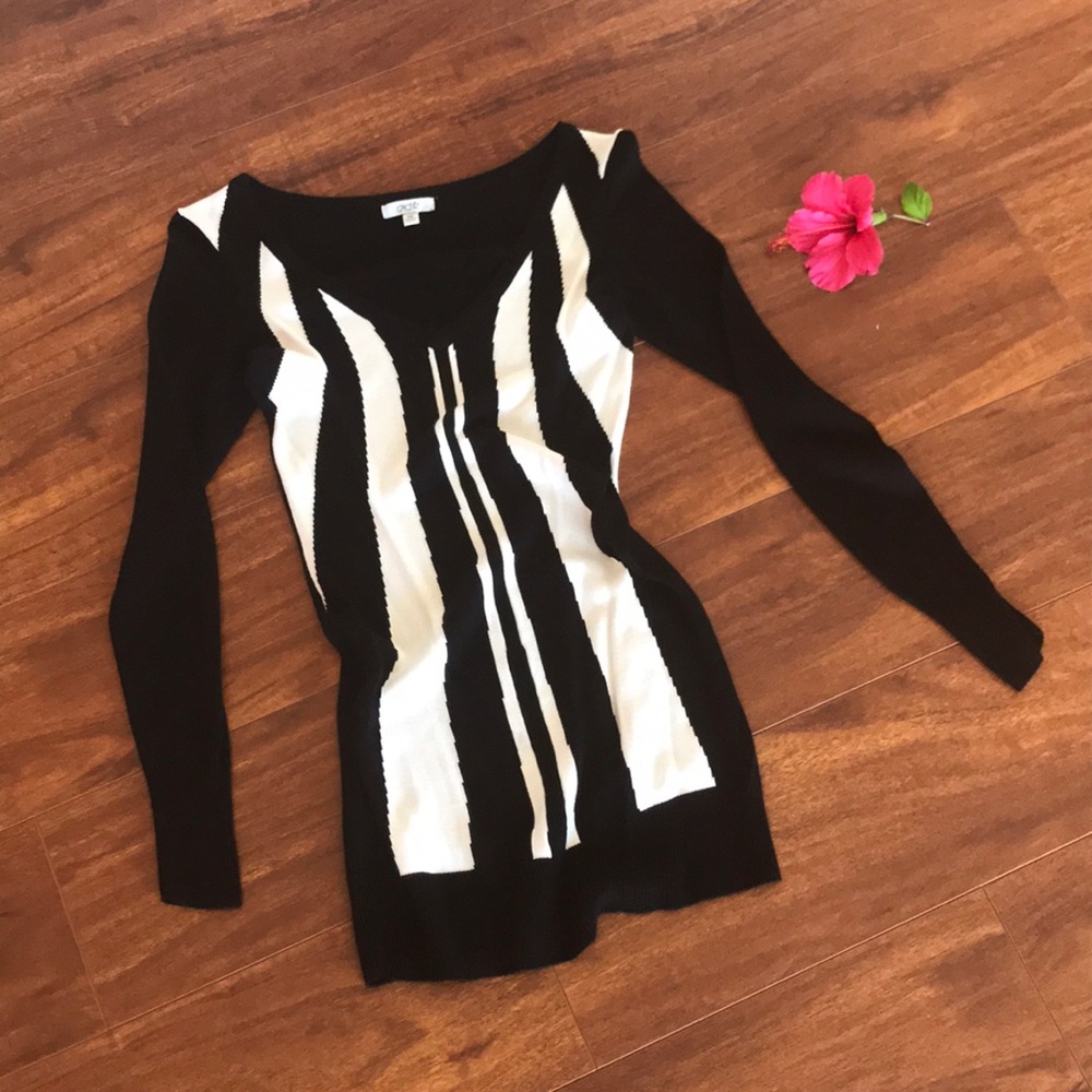 Black and white Caché sweater