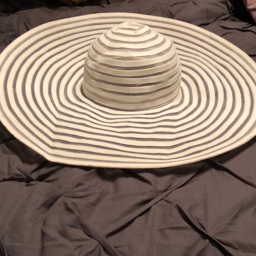 Sunhat - Picture 2 of 4