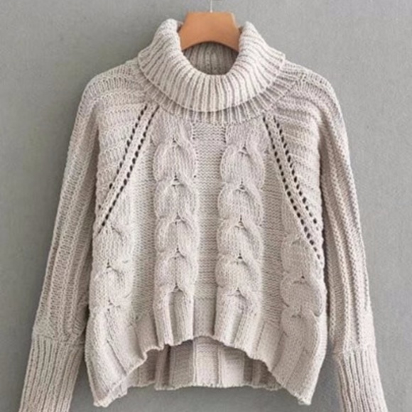 Sweaters - 🆕Cable Knit Turtleneck Sweater