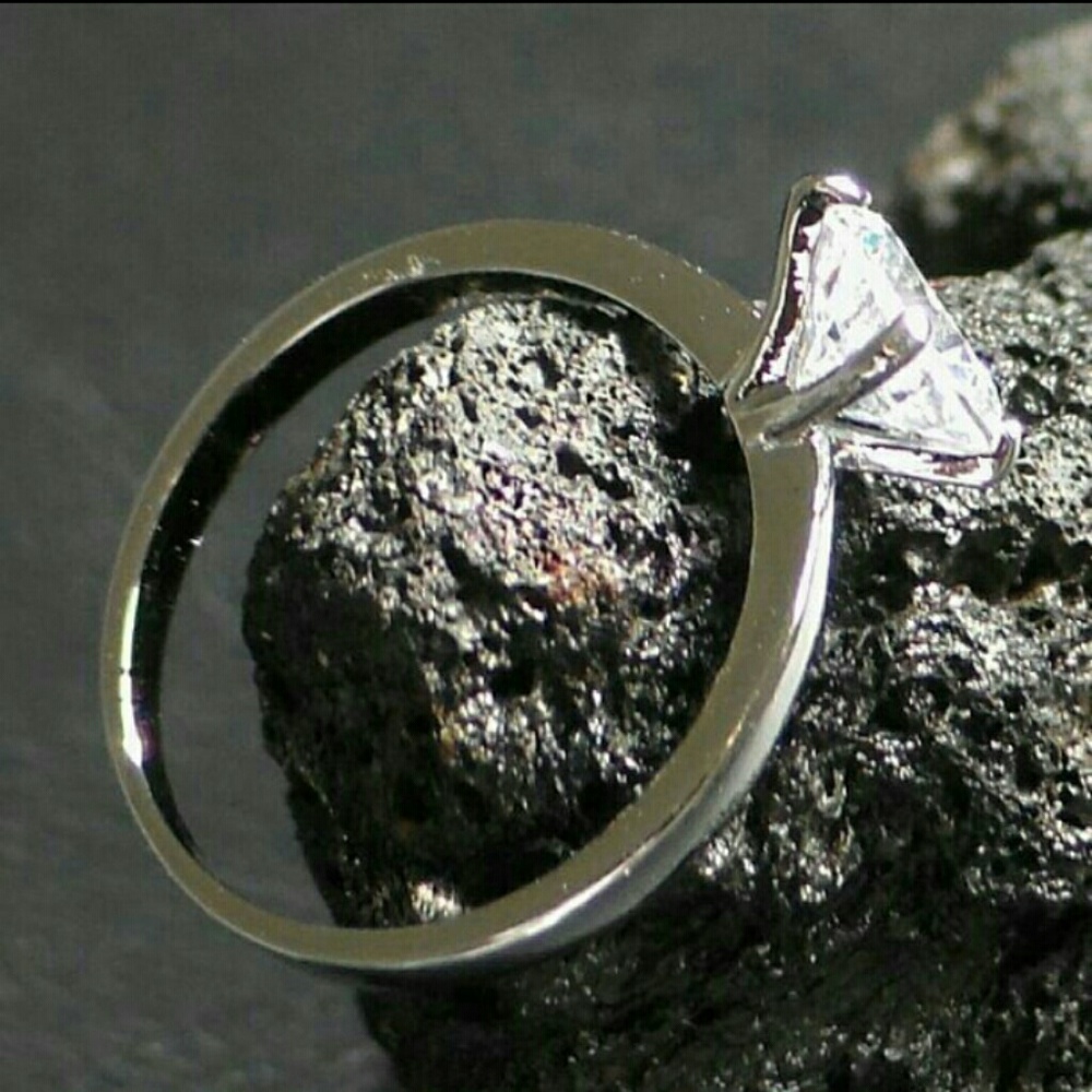 Women's Ring - Picture 2 of 4