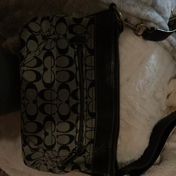 Authentic Coach Small Shoulder Bag - Picture 5 of 8