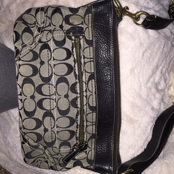Authentic Coach Small Shoulder Bag - Picture 6 of 8