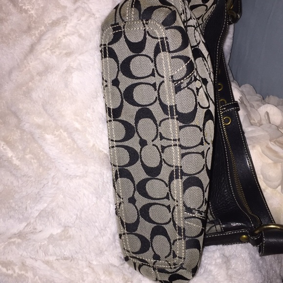 Authentic Coach Small Shoulder Bag - Picture 8 of 8