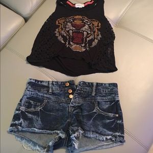 Crop top, denim shorts outfit