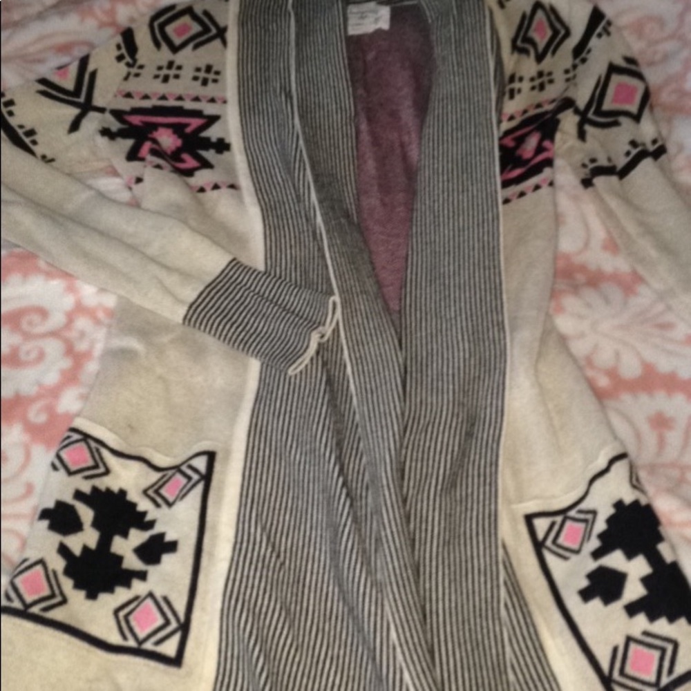 BNWOT tunic Aztec cardigan sweater with pockets
