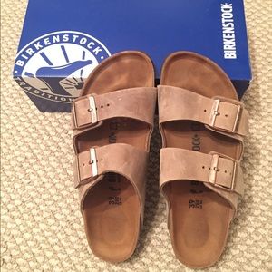 Arizona Tobacco Brown Birkenstocks