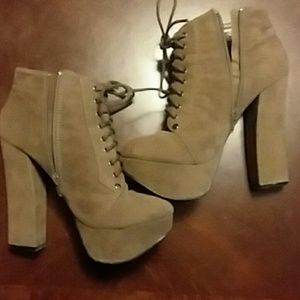 ❤ Cute thick high heel ankle boots ❤