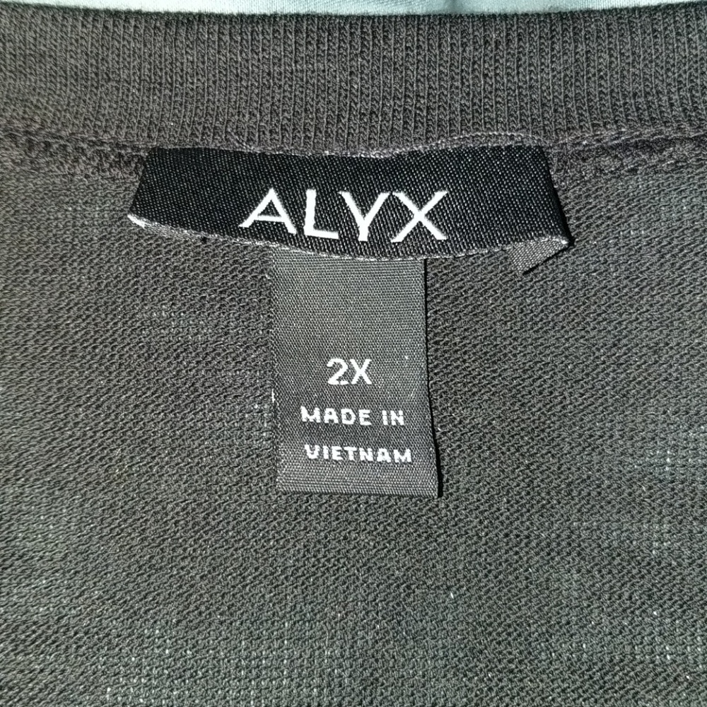 Sweater - Picture 4 of 5