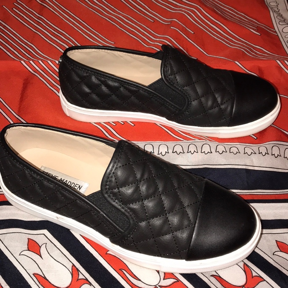 Like new Steve Madden slip-on shoes SUPER CUTE