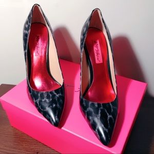 Betsey Johnson Warner Pumps