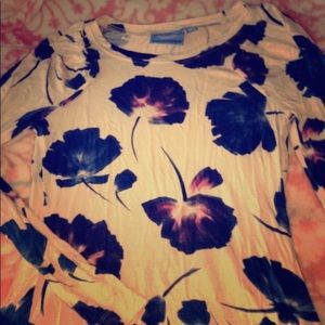 Beautiful Vera wang floral long sleeve blouse