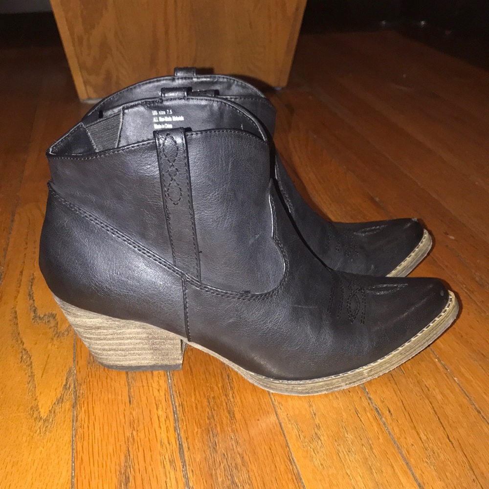 Very Volatile Leather Booties - Picture 1 of 5