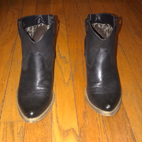 Very Volatile Leather Booties - Picture 2 of 5