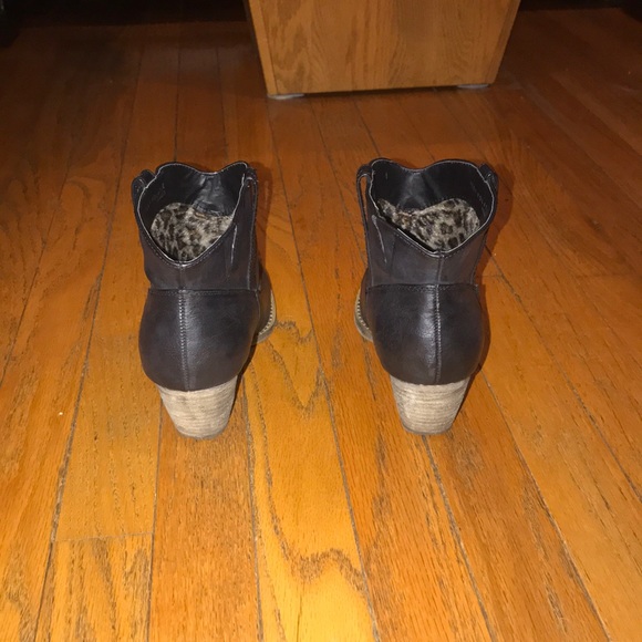 Very Volatile Leather Booties - Picture 4 of 5