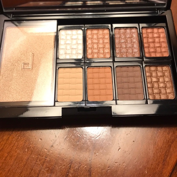 Doucce Other - New Nude eye palette with mirror by Doucce