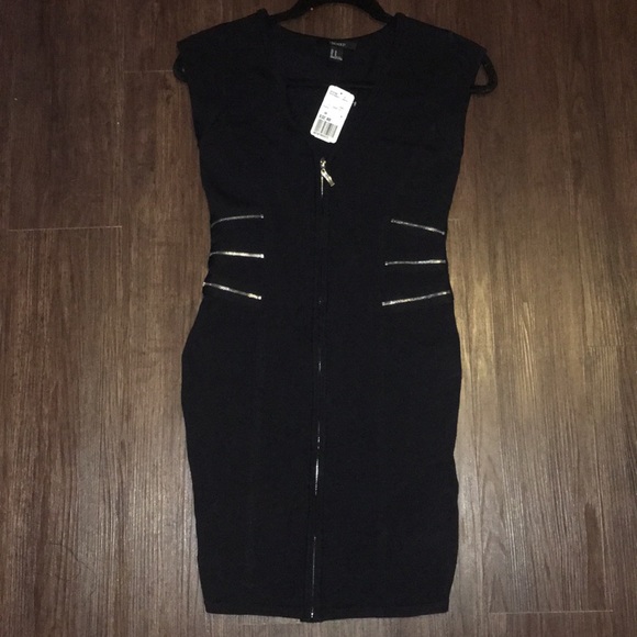 Forever 21 Dresses & Skirts - Little black dress with zipper
