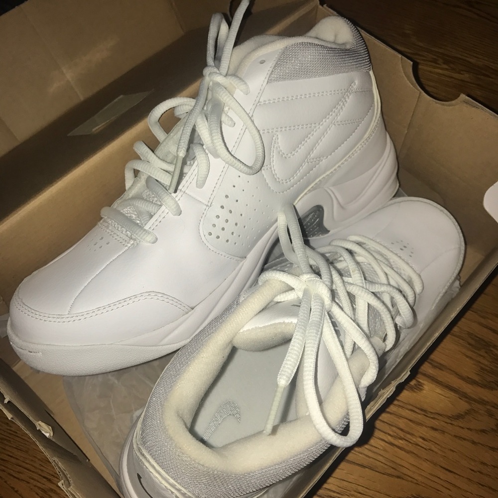 NIKE Sneaker