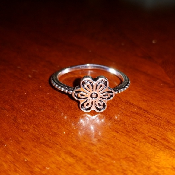 Sterling silver daisy ring w/ matching earrings - Picture 3 of 4