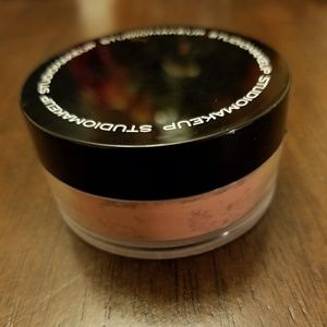 Studio Makeup Luminous Loose Blush
